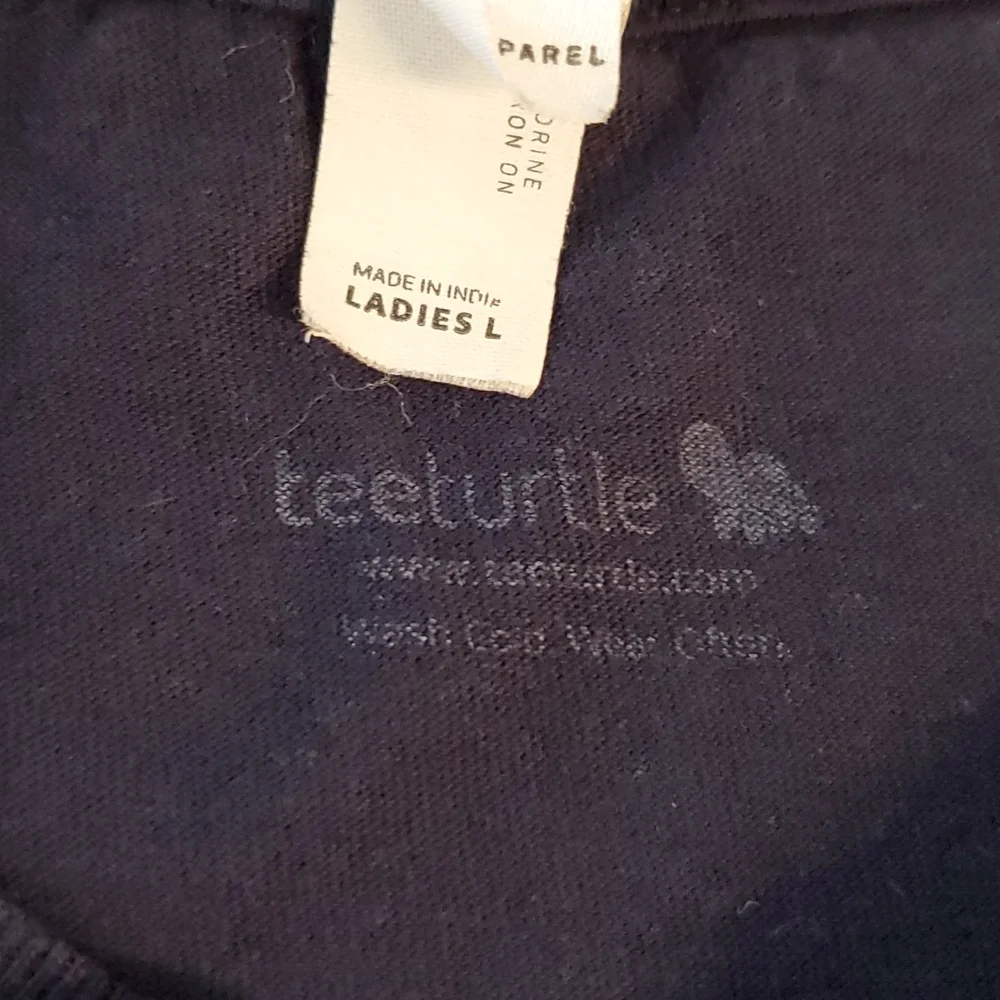 L.A.T. tee turtle 'rainbow foxes' Short Sleeve Graphic Tee Lg. - Picture 5 of 8